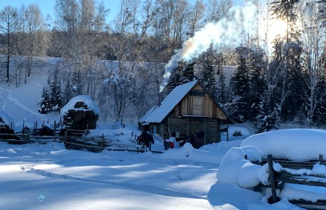 ����ѩ������ِ��ľ���{(l��n)���� ���{˹����ľ����(d��)ɽ�Ӵ�{�ȣ���܊ɽ��ѩ��(ch��ng)